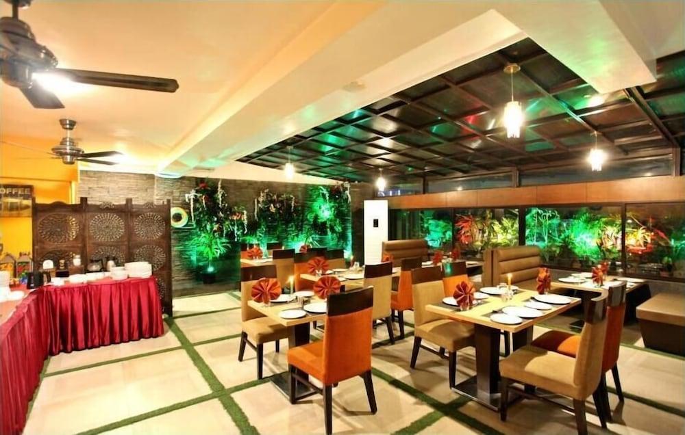 Kaisons Inn Нью-Дели Экстерьер фото