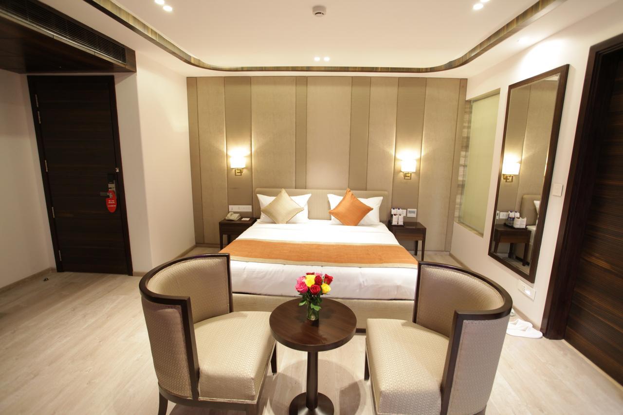 Kaisons Inn Нью-Дели Экстерьер фото
